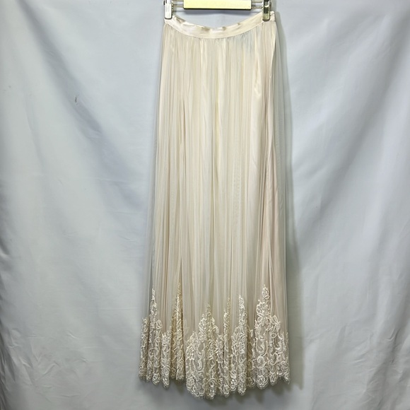 Carmen Marc Valvo beaded pearls over lace over mesh long skirt - Picture 6 of 8